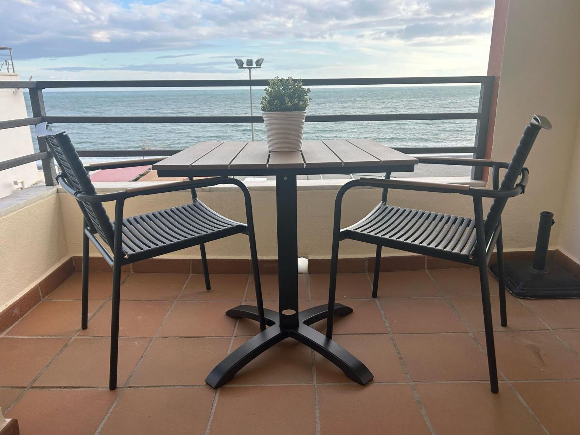 Maravilloso Apartamento En Primera Linea De Playa Con Vistas Al Mar En Caleta De Velez 2 D 외부 사진